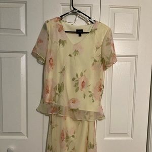 Size 14 MSK yellow floral top and skirt.  Worn only a couple of times.